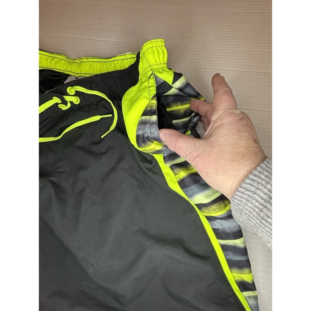 NIKE Black/Green Men Swim Shorts Beach Bottoms Drawstring Lined Size Large